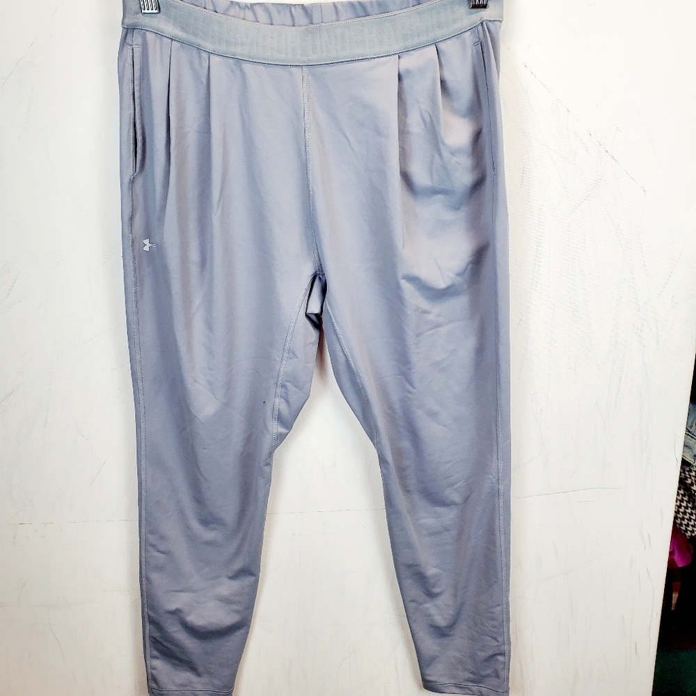 Under Armour  athletic capris